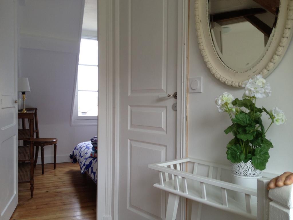 Les Graves Villa Villerville Rom bilde