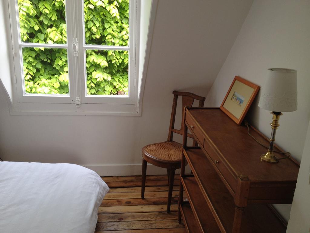 Les Graves Villa Villerville Rom bilde